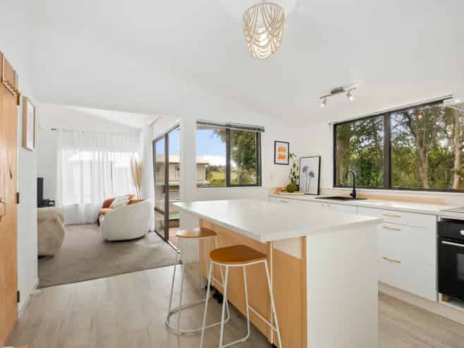 10 Rata Road, Stanmore Bay