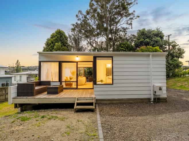 10 Rata Road, Stanmore Bay