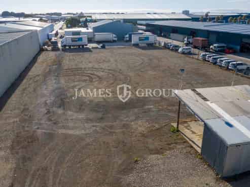 Secure Yard in Airport Oaks | Available Now