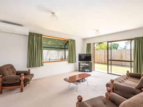 2/61 Caledonian Road, Saint Albans