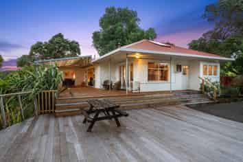 77 Minnehaha Avenue, Titirangi