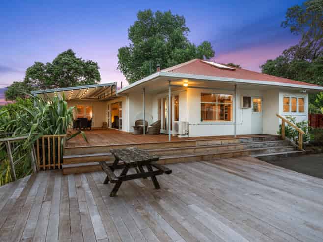 77 Minnehaha Avenue, Titirangi