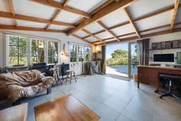 77 Minnehaha Avenue, Titirangi