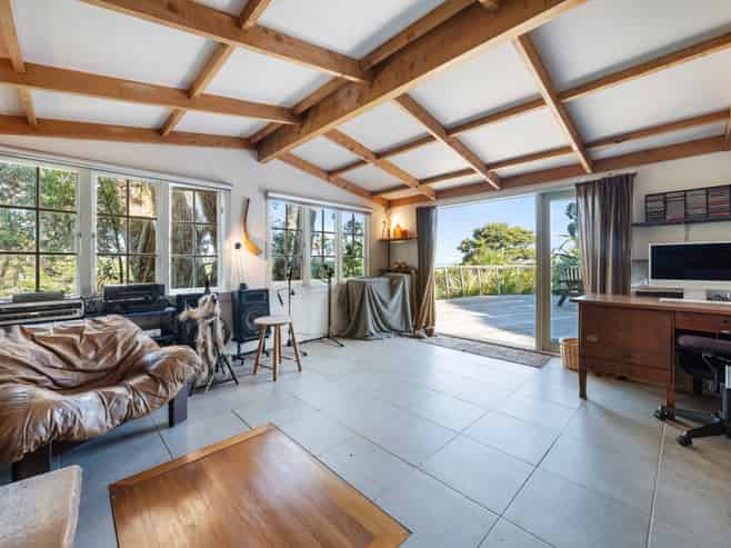 77 Minnehaha Avenue, Titirangi