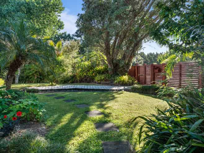 77 Minnehaha Avenue, Titirangi