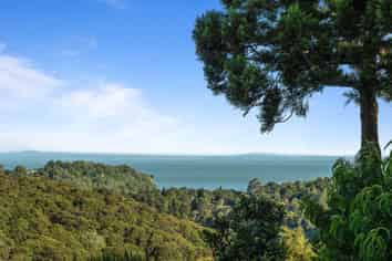 77 Minnehaha Avenue, Titirangi