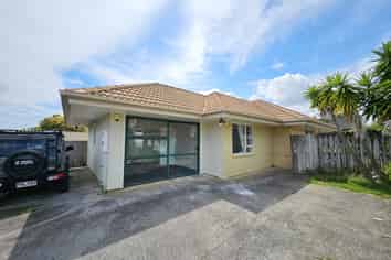 8 Walter Little Way, Flat Bush