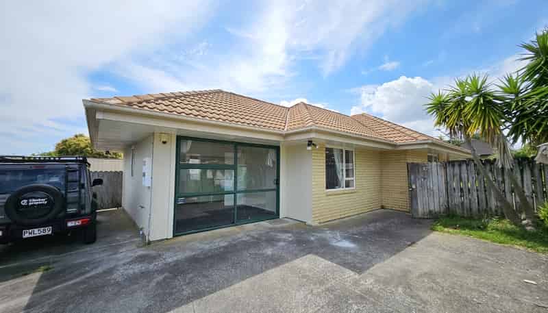 8 Walter Little Way, Flat Bush
