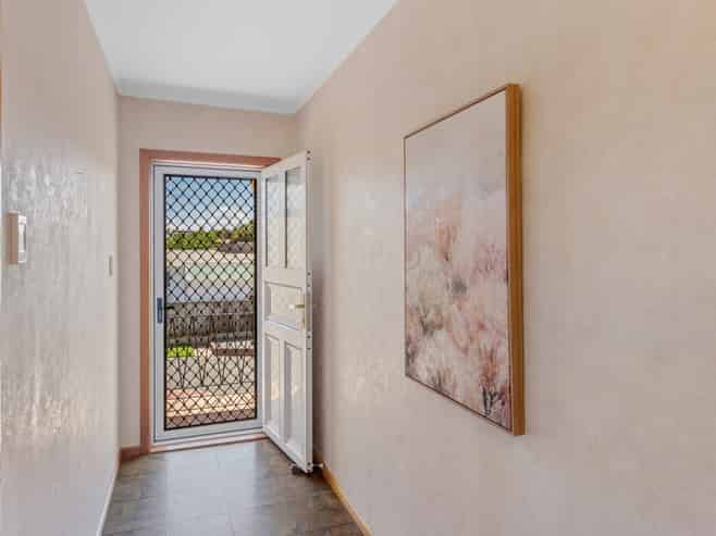 10 Walton Road, Paraparaumu Beach