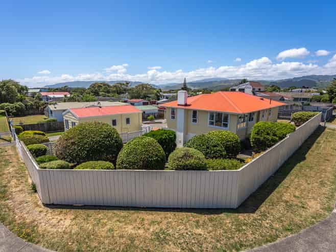 10 Walton Road, Paraparaumu Beach
