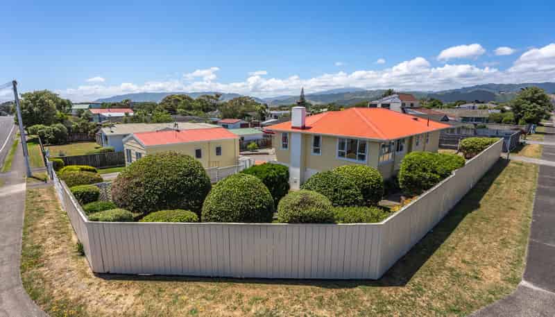 10 Walton Road, Paraparaumu Beach