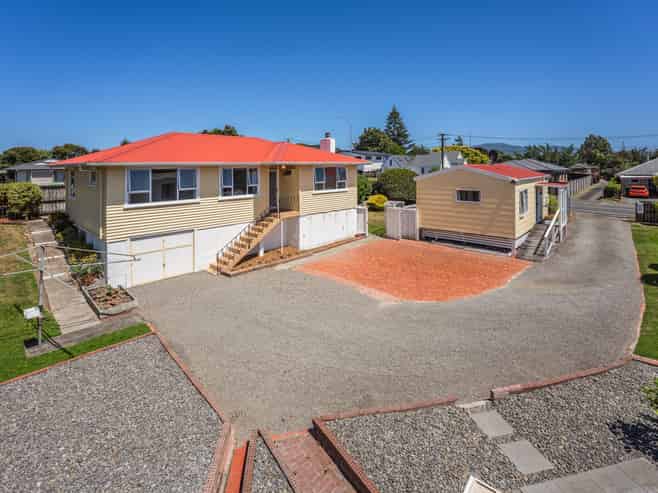 10 Walton Road, Paraparaumu Beach