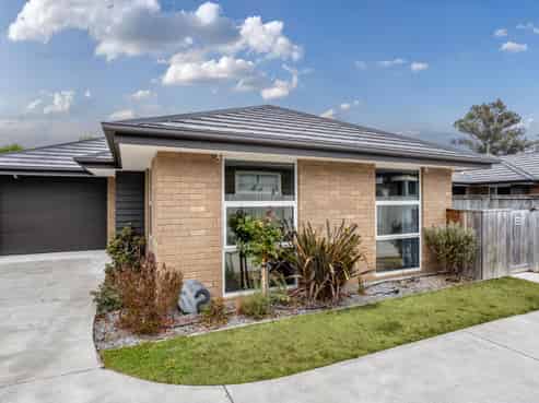 2/8 Ensors Road, Opawa