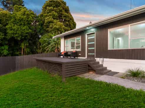 2/17 Emirau Place, Glenfield