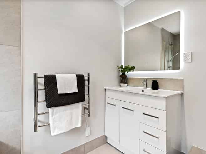 2/17 Emirau Place, Glenfield