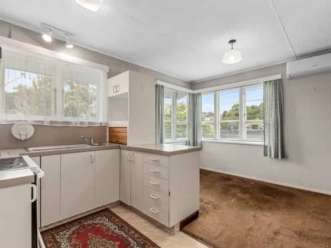 52  Clark Road, Kamo