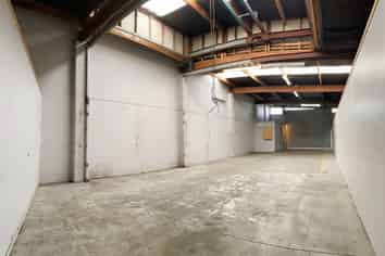 130m2 Industrial Unit in Tightly Held Pakuranga