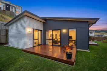 18 Hattersley Grove, Churton Park