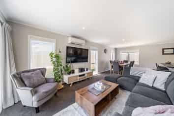 27 Brian Hughes Road, Wainuiomata