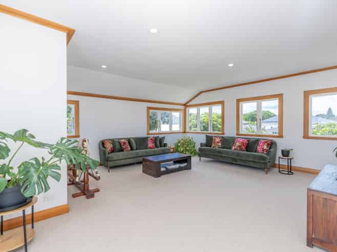 16 Cambourne Road, Sandringham