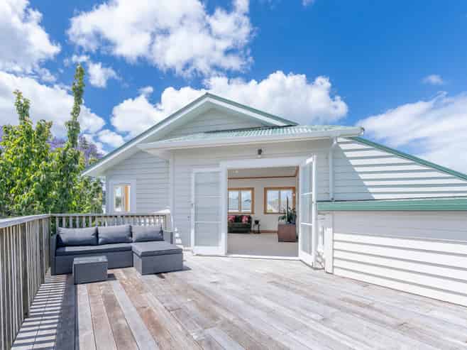 16 Cambourne Road, Sandringham