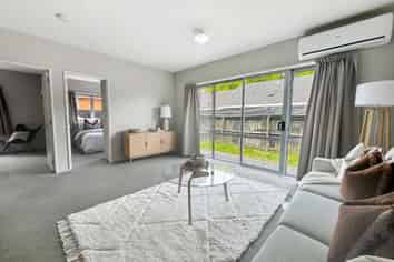 8/10 Collins Street, Addington