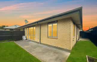 8/10 Collins Street, Addington