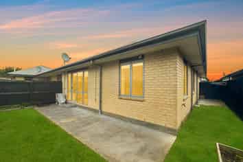 8/10 Collins Street, Addington