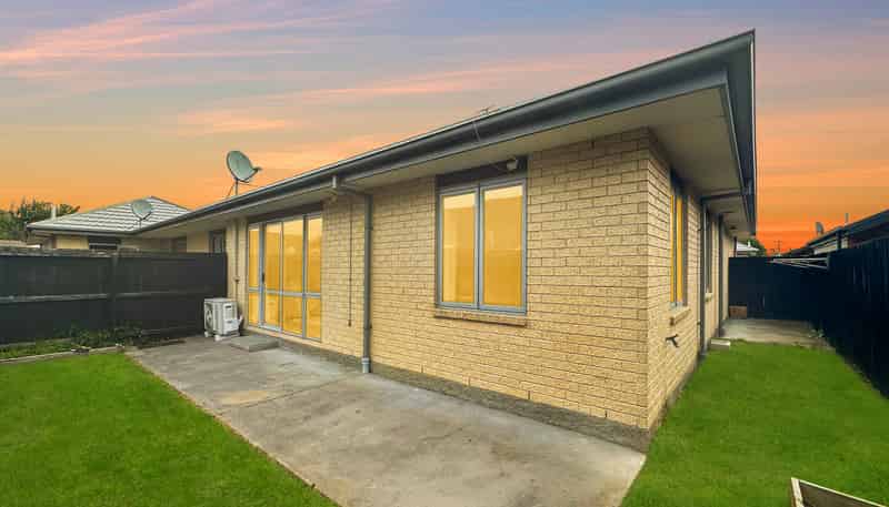 8/10 Collins Street, Addington