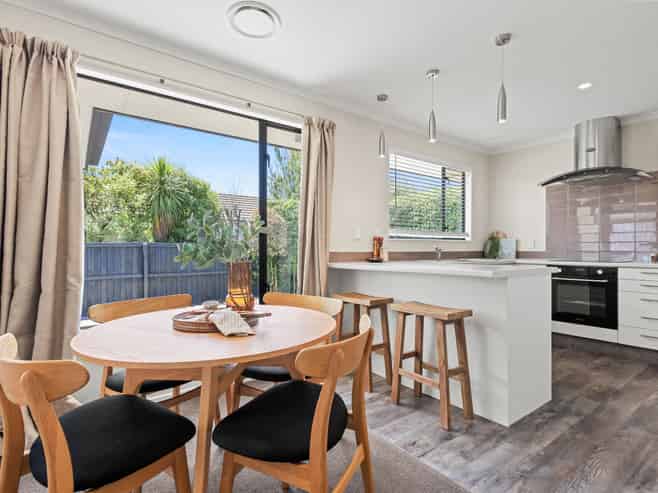 190 Main North Road, Redwood