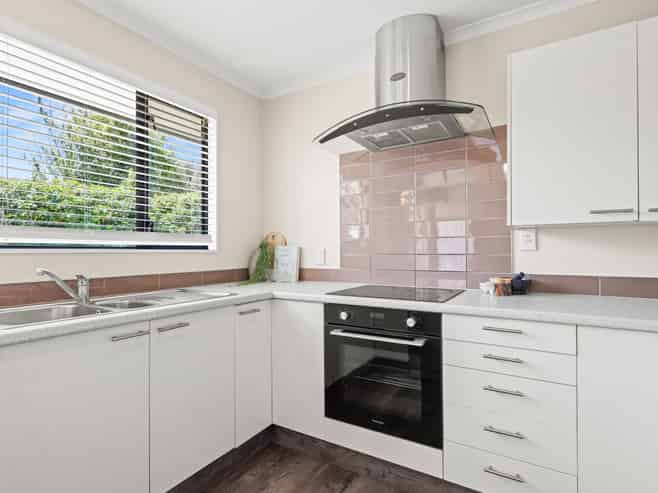 190 Main North Road, Redwood