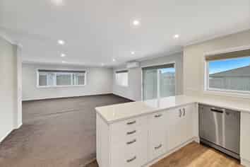 27 Cobb Place, Otaki