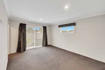 27 Cobb Place, Otaki