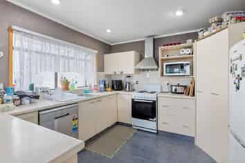 2/35 Bay Street, Red Beach