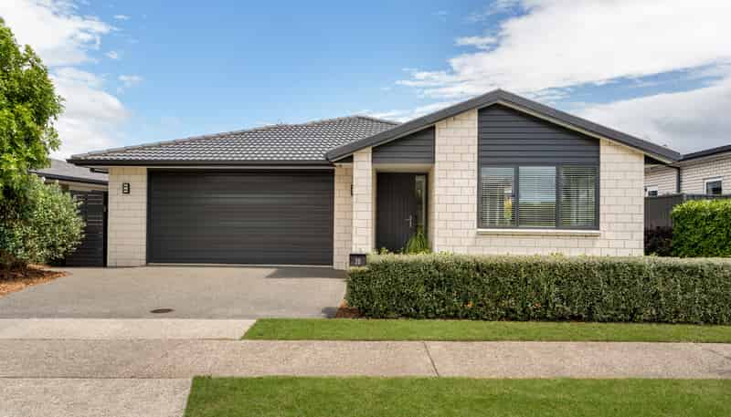 20 Raynor Crescent, Pyes Pa