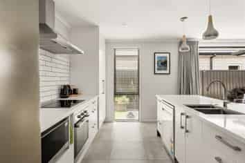 20 Raynor Crescent, Pyes Pa