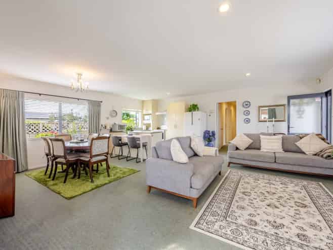 1/305 Park Road South, Akina