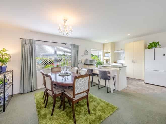 1/305 Park Road South, Akina