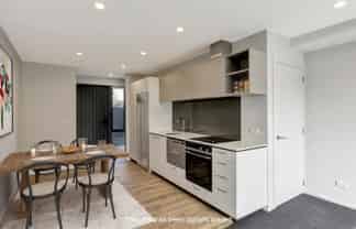 9/9 Grove Road, Addington