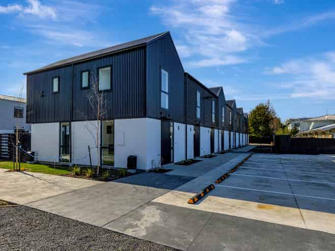 9/9 Grove Road, Addington