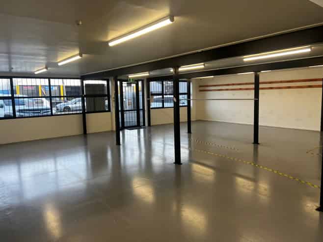 Versatile warehouse and office – Sydenham