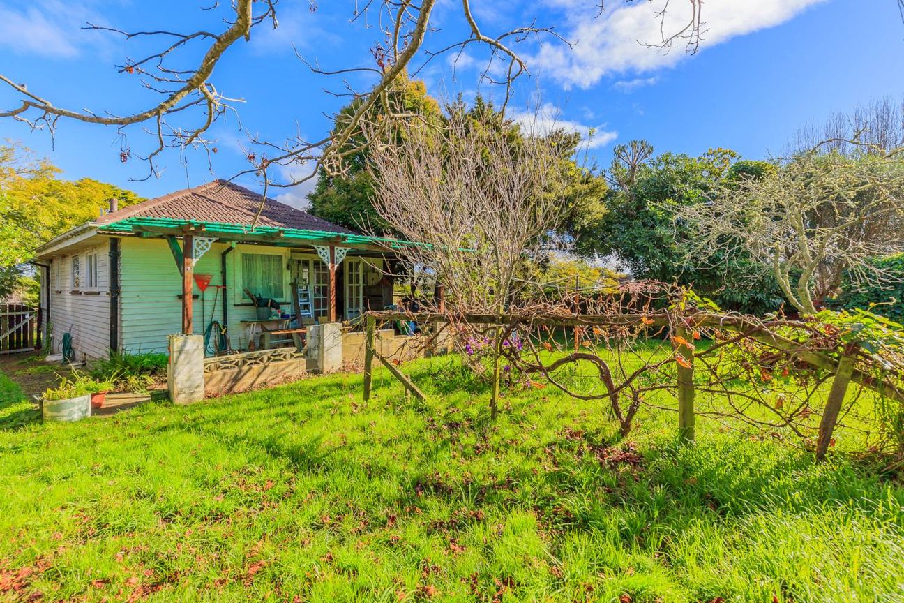 Rare 1,260 m² Milford Gem: Opportunity Knocks! - Flere