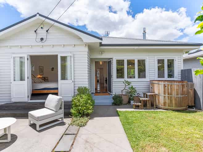 25 Premier Avenue, Point Chevalier