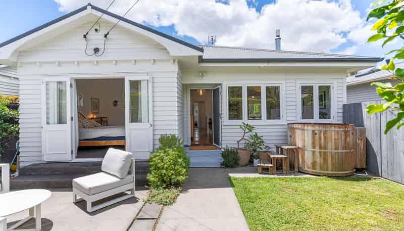 25 Premier Avenue, Point Chevalier