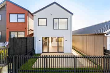 51 Puhikawa Street, Massey