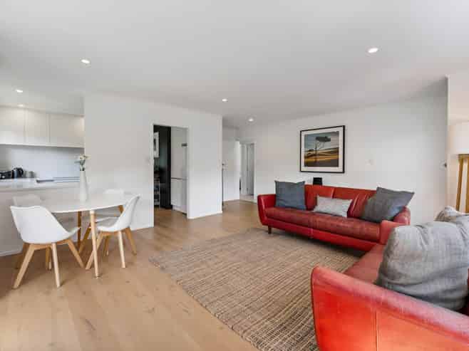 2/20 Scarlock Avenue, Browns Bay