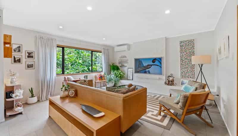 892 Beach Road, Waiake