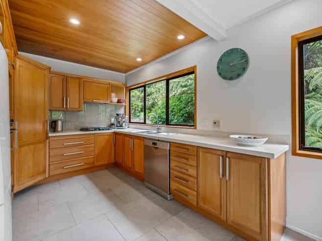 892 Beach Road, Waiake