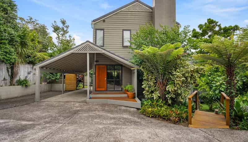 892 Beach Road, Waiake