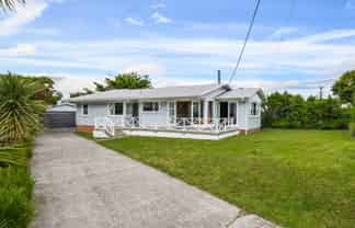 85 Tiroroa Avenue, Te Atatu South